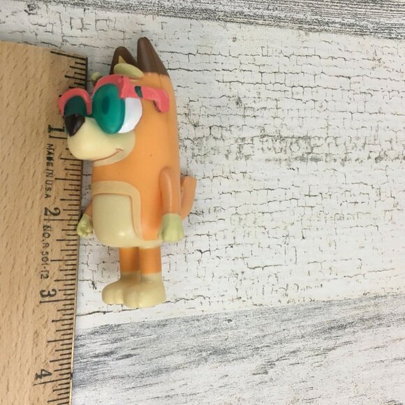 Bluey CHILLI Heeler Mom Figure in Sunglasses Family Camping Trip Beach Chili NEW - Picture 7 of 7